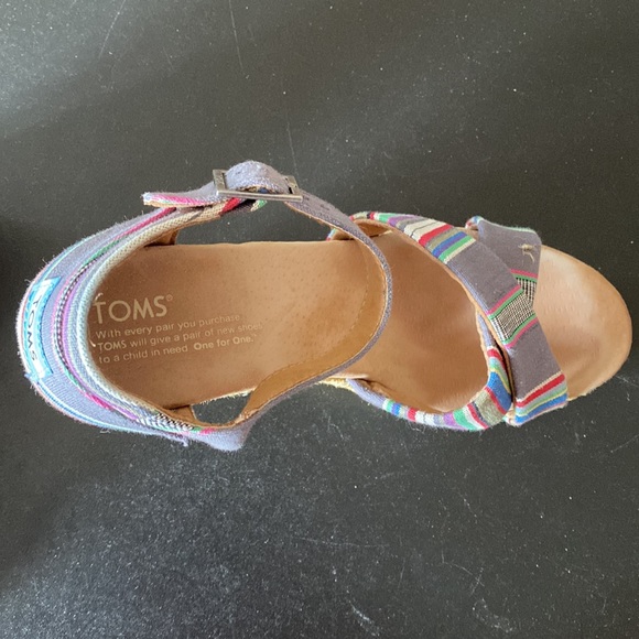 TOMS Strappy Wedge Sandals - Picture 4 of 5